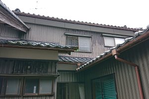 雨樋の変色や割れ