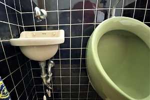 施工前／手洗い・小便器