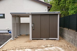 組立場所は砂地