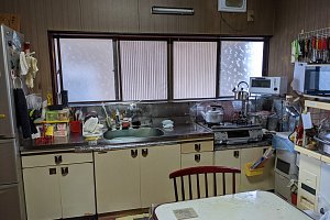 カップボードがないキッチン