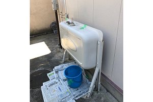 施工前のオイルタンク