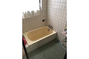 タイル張り　寒い浴室