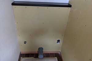 左側が外壁