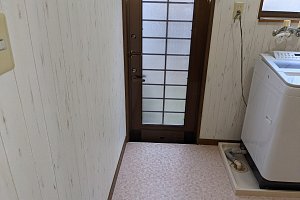 脱衣室を広くフラットに