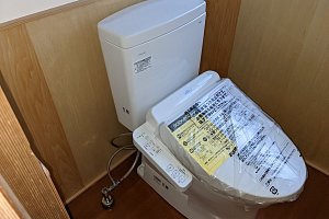 温水便座付きトイレ