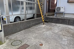 浄化槽も電柱の横にある
