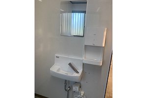 男子トイレ洗面所