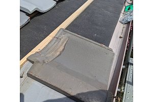 屋根　瓦　修理