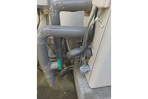 石油給湯器　凍結防止　保温材