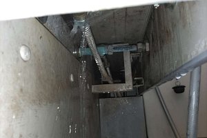 水漏れ　フレキ菅