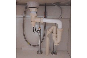 洗面台　洗面化粧台　リフォーム　リクシル　LIXIL　D7 排水部分