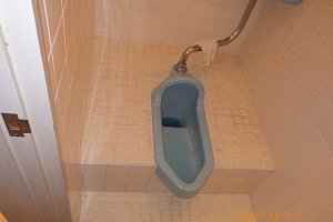 内装工事 不用品撤去処分 クロス交換 トイレ和式→洋式工事 トイレ段差解消 既存品撤去・処分