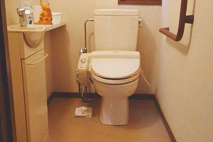 トイレ　トイレリフォーム　リフォーム　CF交換　クッションフロア交換　床リフォーム