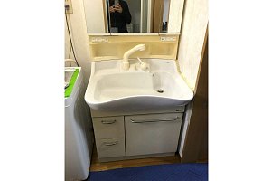 洗面台　洗面化粧台　洗面化粧台リフォーム　リフォーム　洗面台交換　LIXIL　V1　コーキング工事