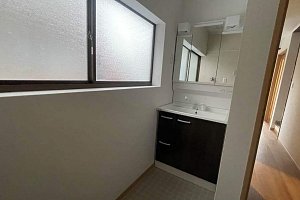 全面リフォーム　内装工事　外構工事　大工工事　水回りリフォーム　キッチン交換　トイレ交換　洗面化粧台