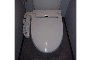 トイレ便座交換　洗面化粧台　バルブ清掃　台所食洗器撤去　穴塞ぎ　TOTO　ウォシュレット　BV1