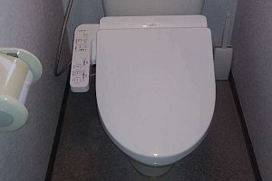 トイレ便座交換　洗面化粧台　バルブ清掃　台所食洗器撤去　穴塞ぎ　TOTO　ウォシュレット　BV1