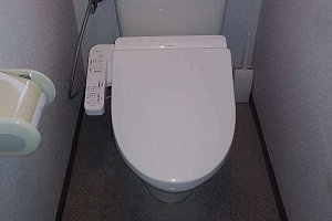 トイレ便座交換　洗面化粧台　バルブ清掃　台所食洗器撤去　穴塞ぎ　TOTO　ウォシュレット　BV1