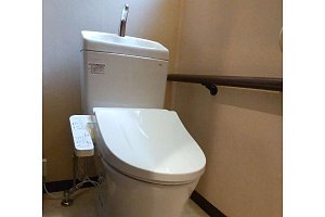 トイレ　トイレリフォーム　リフォーム　トイレ交換　LIXIL　ｱﾒｰｼﾞｭZ　ｱｸｱｾﾗﾐｯｸ･ﾌﾙｵｰﾄ便座