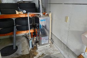 長府　石油給湯器　屋内