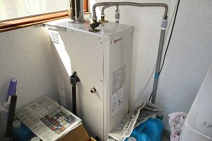 古い給湯器