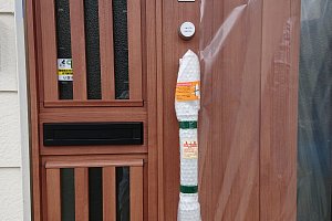 玄関ドアリシェント