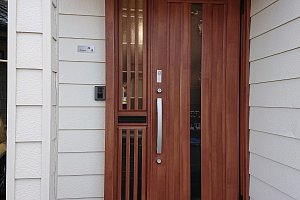 玄関ドアリシェント