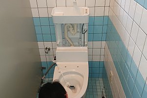 タンク内は配管のみ