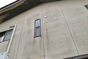 外壁のエアコン穴補修