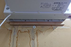 鉄骨に隠れビスにて固定