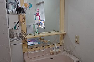 古い洗面化粧台