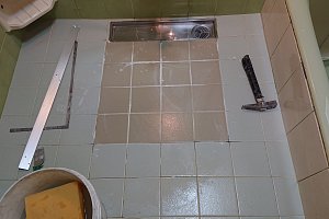 目地を入れて高さ調整