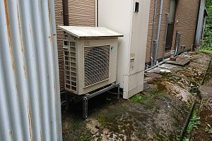 お隣との距離が少ない場所に設置